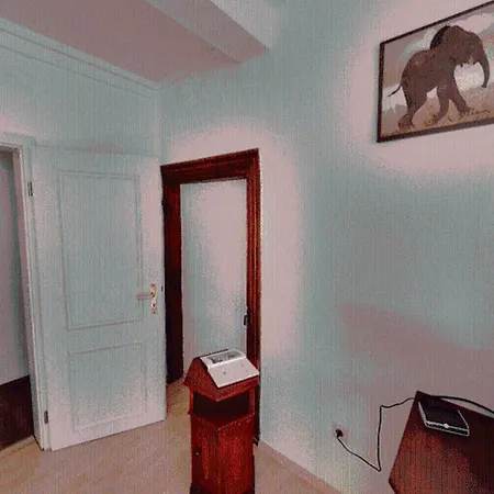 Mammut In Apartment *